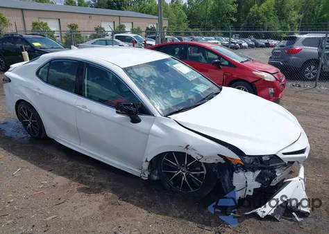 2022 Toyota Camry Se z USA, uszkodzony, nr VIN 4T1G11AK8NU045507